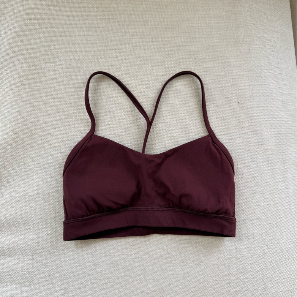 Lululemon flow y bra top size 6 A/B great condition